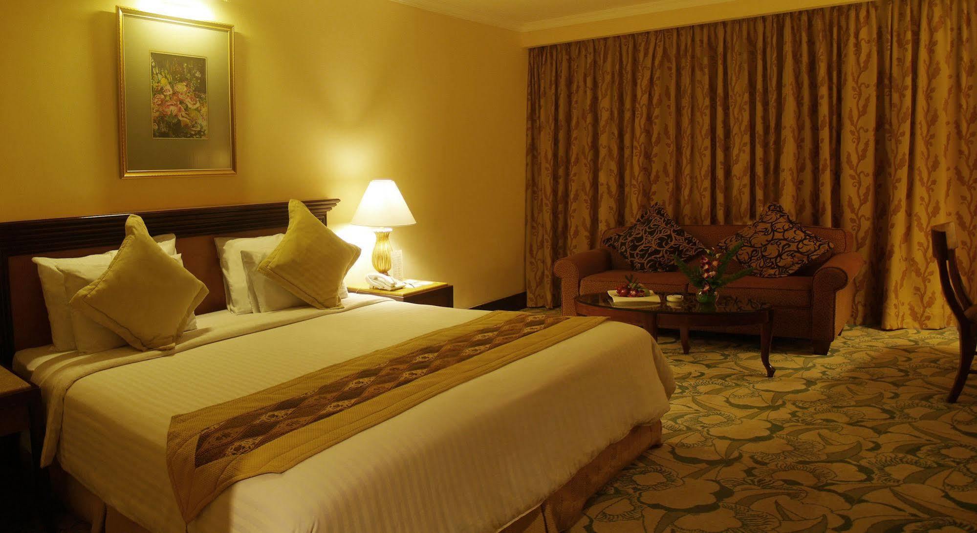 Aston Tropicana Hotel Bandung Kültér fotó