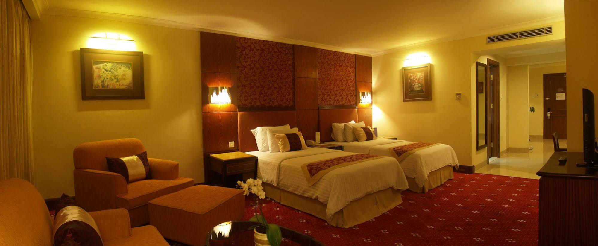 Aston Tropicana Hotel Bandung Kültér fotó